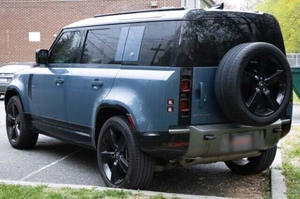 Usado en buen estado 2023 110 X-Dynamic HSE AWD Llantas de aleación Asientos de cuero Sistema de navegación Arranque remoto Izquierda - Product Image 5