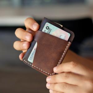 Tarjetero Minimalista Hecho a Mano de Cuero Genuino de Dos Tonos, Diseño Elegante y Delgado para Uso Diario, para Tarjetas de Crédito y Identificación, Color Negro - Product Image 5