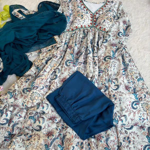 Belle broderie à col en V entièrement faite à la main tissu de soie Chinon doux magnifique Collection Kurti avec ensemble Dupatta à bas taux - Product Image 1