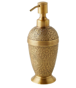 Distributeur de savon en métal doré brillant à prix abordable Distributeur de savon en métal fait main de designer classique pour la cuisine - Product Image 3