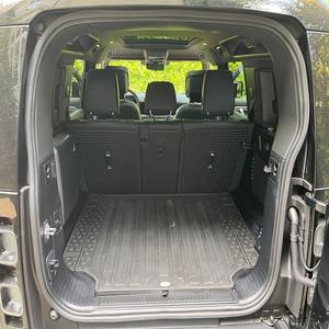 ¡Oferta Imperdible! Súper impecable Land Rover Defender 110 X-Dynamic SE 2023, 395 hp, 6 cilindros, tracción total, SUV de lujo automático - Product Image 5