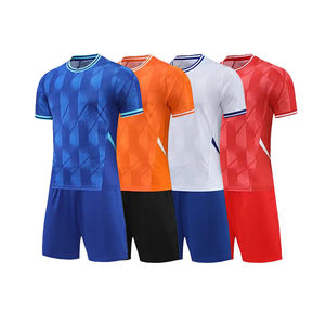 Uniforme de fútbol liso de alta calidad personalizado al por mayor para hombres, camiseta de fútbol ligera, ropa de fútbol - Product Image 1