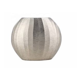 Florero de Metal martillado moderno de alta calidad Florero de mesa moderno de Metal Florero decorativo martillado para la decoración del pasillo del espacio vital - Product Image 5