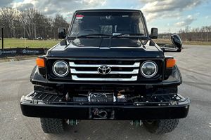 รถ SUV ขับเคลื่อน 4 ล้อ รุ่น HZJ77 ปี 1995 ขายดีที่สุด พวงมาลัยซ้าย เครื่องยนต์ดีเซล เกียร์ธรรมดา พร้อมส่งออก รถออฟโรดที่เชื่อถือได้ - Product Image 6