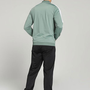 Survêtement homme de coupe moderne avec rayures latérales parfait pour les séances d'entraînement et une apparence sportive décontractée - Product Image 4