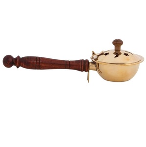 Sartén de incienso de latón con mango de madera y sartén para fumar superior de latón con mango de madera y tapa Ash Catcher Creative Look - Product Image 1