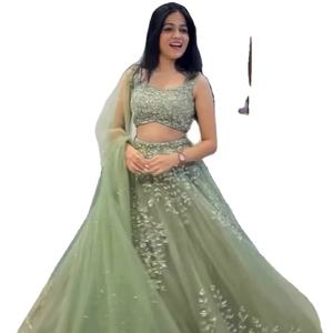 Lehenga Choli élégant en tissu doux et lisse, orné de broderies et de sequins, aux couleurs vives, style Bollywood, pour mariage et soirées. - Product Image 1