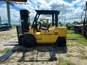 Chariot élévateur diesel d'occasion Cat DP40K - Product Image 4