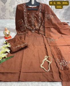 Fancy Evergreen Designer Outfit Viscose Kurti Pant Trabajo hecho a mano con Dupatta Compras en línea India a precio barato para la venta - Product Image 3