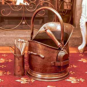 Cubo de carbón de cobre hecho a mano con pico curvo y mango de madera adecuado para interiores de casas tradicionales y decoración de hogar - Product Image 3