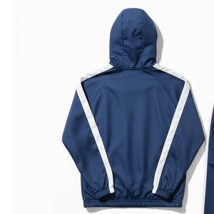 Ensemble de survêtement avec logo personnalisé, tissu doux et respirant, coupe confortable, parfait pour les entraînements, les séances d'entraînement, le port quotidien et la promotion - Product Image 3