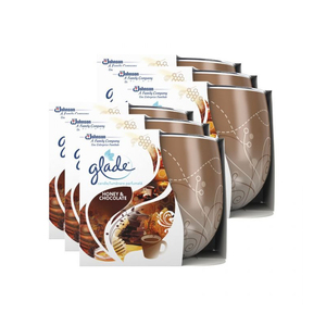 La vela Glade Candle 120g Honey & Chocolate está diseñada con un elegante recipiente de vidrio, lo que agrega un toque de elegancia a cualquier habitación. - Product Image 4