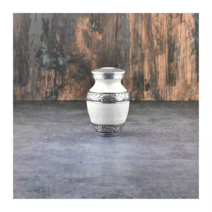 Urna de recuerdo de cremación de metal antiguo vintage con banda grabada dorada, servicios de entierro con acabado de mármol rojizo, suministros funerarios - Product Image 5