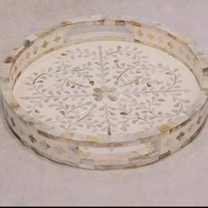 Plateau en incrustation de nacre fabriqué à la main avec base en bois, parfait pour les cadeaux du Ramadan de style golfe, la maison et la décoration de la cuisine - Product Image 6