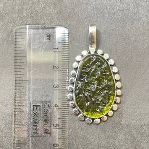 Colgante hecho a mano de moldavita con joyería elegante de Plata de Ley 925 para regalar y usar todos los días - Product Image 4