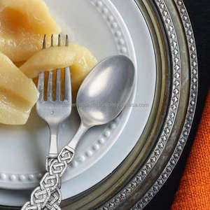 Ensemble de 5 couverts de luxe en acier inoxydable avec finition argent et or Vaisselle élégante de haute qualité et bien polie - Product Image 5