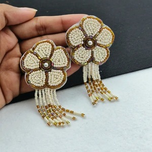 Boucles d'oreilles pendantes tendance, style religieux, motif crochet, faites à la main, style amour, broderie, perles de rocaille, accessoire de mode pour anniversaire - Product Image 6