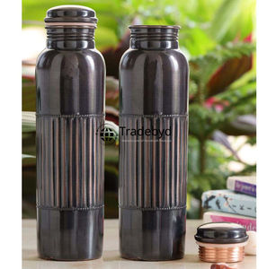 Bouteille en cuivre Signature pour les utilisateurs conscients axés sur l'hydratation, le bien-être et la sensibilisation à l'éco Tradebyd - Product Image 3