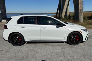 VOLKSWAGEN GTI 380 S 2024 D'OCCASION CÔTÉ GAUCHE/DROIT - Product Image 2