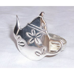 Anneaux de serviette élégants en argent, design métallique unique, porte-serviettes pour mariage, fête, Noël, décoration de table. - Product Image 6