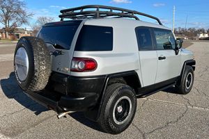 TOYOTA FJ CRUISER TRAIL TEAM EDICIÓN ESPECIAL 2013 USADO (LHD/RHD) - Product Image 3