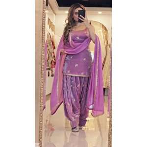 Nuevo Salwar Kameez de Diseño Moderno con Dupatta, Tela de Seda Pesada Reversible, Exportaciones Zain, para Todas las Temporadas, para Bodas - Product Image 1