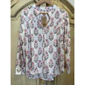 Blusa Floral de Lujo CHLOE para Mujer, Estampado Floral Pintado a Mano, 100% Lino, Disponible en Talla XL, Corta, para Primavera, Oficina, Fiesta - Product Image 1