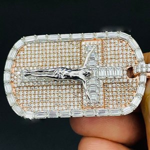Colgante de Lujo Unisex de Plata de Ley 925 con Cruz de Jesús Personalizada Iced Out, Diamantes de Moissanita VVS, Estilo Hip Hop - Product Image 3