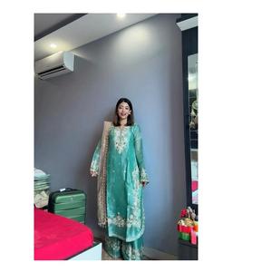 Conjunto de Palazzo y Dupatta de Seda Chinon Pura Más Vendido al por Mayor con Trabajo a Mano de Diamantes y Moti y Manga Elegante para Fiestas - Product Image 1