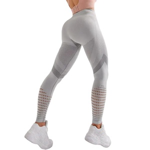 Vente en gros de vêtements de sport avec logo personnalisé leggings de yoga push-up sans couture taille haute respirants pour femmes - Product Image 1