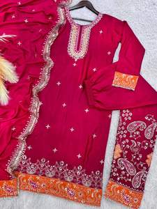 Dernier design de haut de gamme en soie chinon brodé de sequins et de fils avec bordure en dentelle, haut avec pantalon et dupatta pour les occasions de mariage - Product Image 3