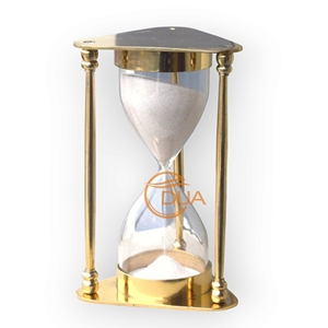 <span class=keywords><strong>Timer</strong></span> decorativo in ottone sabbia, in particolare una clessidra con <span class=keywords><strong>Timer</strong></span> in ottone triangolare e sabbia con un'estetica vintage o antica - Product Image 2