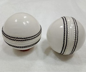 Logos personnalisés balle de cricket en gros cinq couches de cricket | Taille Hommes Femmes Jeunes | Poids 156gm 142gm 135gm - Product Image 3