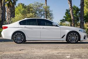 2020 VMW 5 3.0 l Sedán Turbo Automático con Asientos de Cuero, Techo Panorámico, Faros LED, Neumáticos R18 - Product Image 6