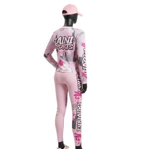 Conjunto de Camiseta Ligera de Malla para Mujer 120 GSM y Leggings de Poliéster Spandex Acanalados 220 GSM Elásticos Rosa con Logotipo Personalizado - Product Image 5
