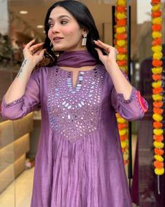 LANCEMENT DU NOUVEAU DESIGNER FESTIVE PARTY ANARKALI ROBE TISSU LOURD CHANDERI SOIE DÉTAILLÉ MIROIR BRODERIE TRAVAIL RÉVERSIBLE MODERNE - Product Image 5