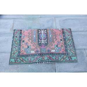 Alfombra Persa Roja Turca Pequeña (1.7x2.8 Pies) de Lana con Parches y Base de Látex, Alfombra Tradicional Ecológica - Product Image 4