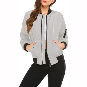 Chaqueta de bombardero de satén personalizada de alta calidad Chaqueta de poliéster de invierno para hombres y mujeres Chaqueta universitaria de satén de béisbol - Product Image 4