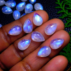 พลอยมูนสโตนสีฟ้าธรรมชาติทรงลูกแพร์แบบเปลี่ยนสีได้ สำหรับทำเครื่องประดับ จากราชสถาน - Product Image 6