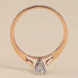 Bague de fiançailles en diamant solitaire rond cultivé en laboratoire avec bande torsadée - Product Image 5