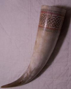 Jarra de cerveza de búfalo vikingo natural hecha a mano con cuerno tallado personalizado - Product Image 4