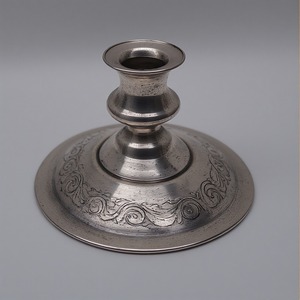 Bougeoir de Noël en laiton poli conçu avec une touche festive élégante offrant un style de vacances de qualité supérieure pour les décorations - Product Image 4