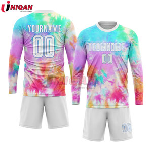 Uniformes de football sur mesure pour hommes et femmes Nouveau design Vêtements de sport personnalisés Nom Numéro OEM Maillots de football Ensemble Style 100% - Product Image 4