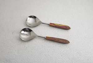 Ensemble de couverts de luxe moderne avec manche en résine, service à salade plaqué or, couverts en acier inoxydable, ensemble de couverts de la famille royale - Product Image 2