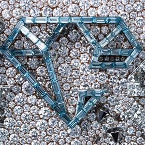 Pendentif personnalisé en argent sterling 925 avec logo 4CS | Pendentif glacé plaqué rhodium avec diamants Moissanite VVS - Product Image 2