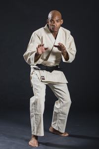 Kimono de judo de qualité supérieure avec ceinture, tissu 100% coton, fournisseur professionnel d'uniformes d'arts martiaux avec logo personnalisé par Zevron Sport - Product Image 5
