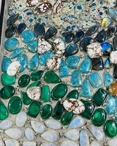 Pendentifs en pierres précieuses naturelles de meilleure qualité Cabochon Pierres précieuses semi-précieuses Pendentifs en vrac Pendentif en cristal Pierres de haute qualité - Product Image 2