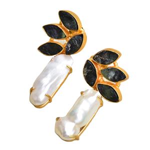 ต่างหูทองเหลืองแบบขายส่ง ประดับมุกและอัญมณ์แท้ เคลือบผิวทองเหลืองแบบซาติน ดีไซน์ทันสมัย พร้อมส่ง - Product Image 3