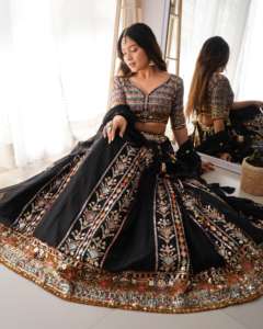 Vente en gros Premium Faux Georgette Bridal Lehenga Choli finement brodé avec des accents de toile et de laceDetailed Dupatta - Product Image 4