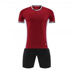 Ensemble de maillot de football respirant pour hommes 25/26, nouveau maillot d'été pour hommes et enfants, uniforme d'équipe de football avec imprimé à rayures, design sportif tendance - Product Image 2